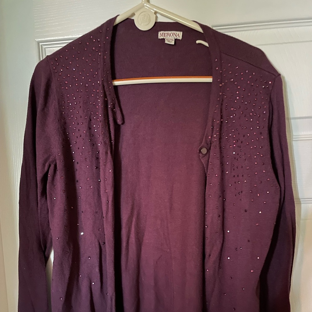 Sweater with stones